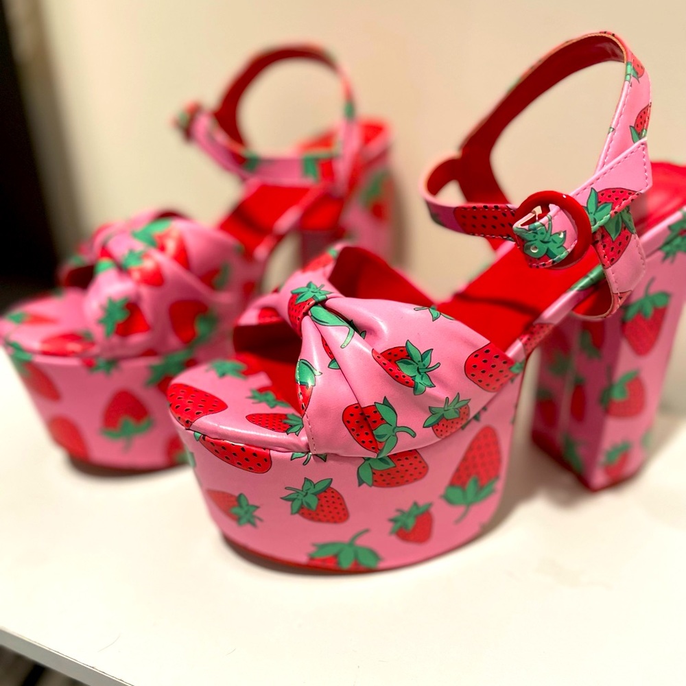 Sugar thrillz strawberry platforms